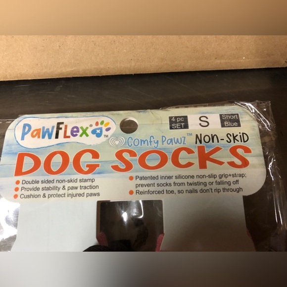 Small Pet Dog Cat socks Non-skid, Cushioned Non-slip Grip & Strap NEW IN PACKAGE - Picture 4 of 6